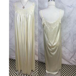 VTG 60s Romantic Nightgown Dress sz S Cream Nylon Lace Floral Lingerie Ethereal